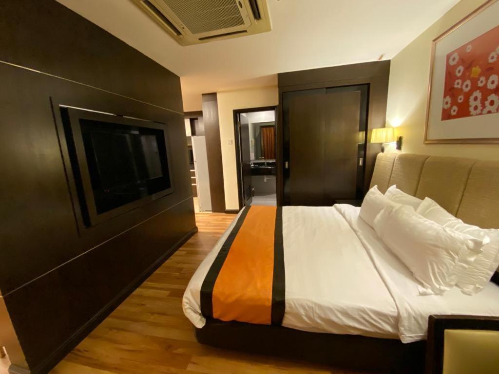 Grand Paragon Hotel Джохор Бахру Екстериор снимка