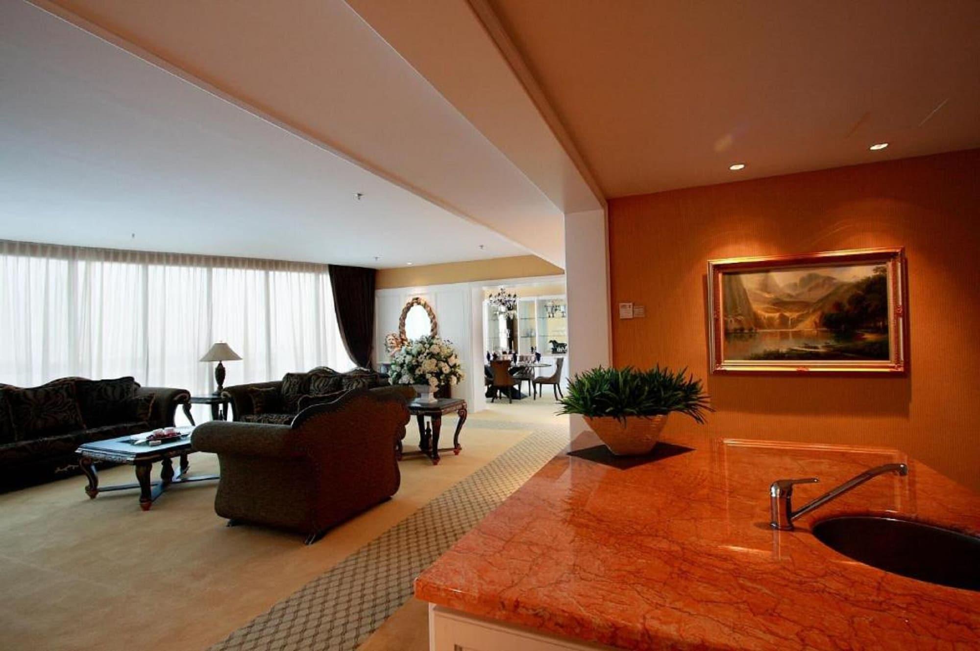Grand Paragon Hotel Джохор Бахру Екстериор снимка